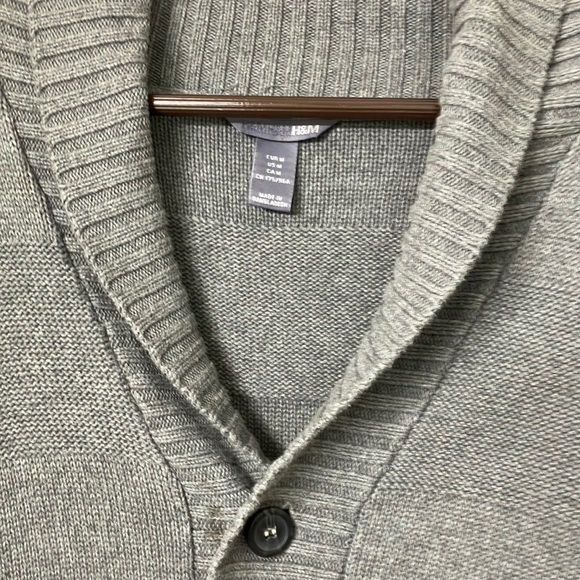 H&M Men’s Lightweight Stylish Gray Cardigan - Picture 2 of 4